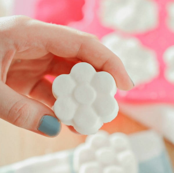 How -To Make Stress-Free DIY Bath Bombs #DIY #craft #bathroom