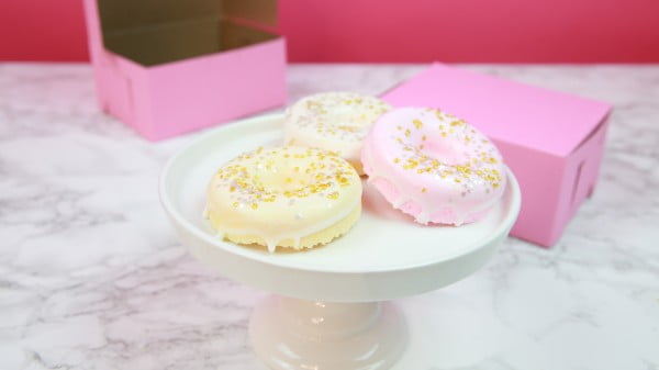These DIY donut bath bombs are so potent you'll be immediately hungry and relaxed #DIY #craft #bathroom