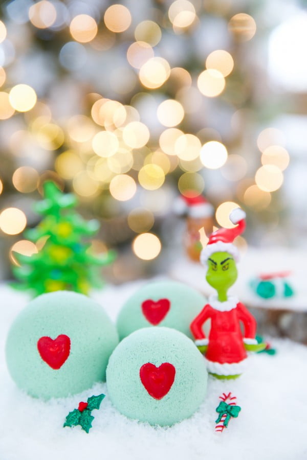 DIY Grinch Bath Bomb #DIY #craft #bathroom