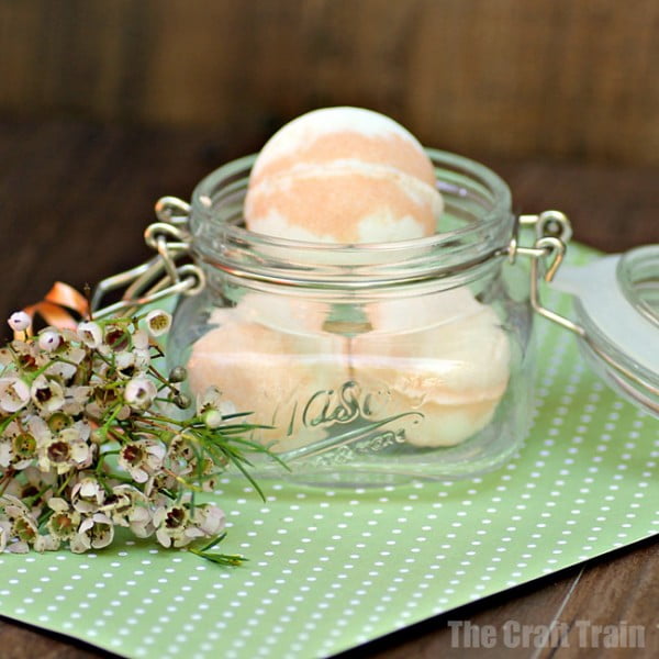 Peaches and Cream DIY bath bombs #DIY #craft #bathroom