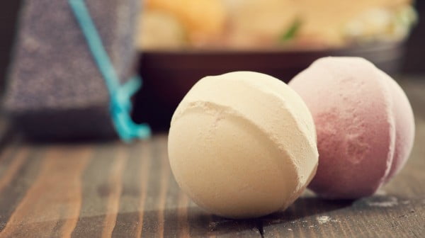 DIY Bath bombs are so easy to make, you'll never buy one again #DIY #craft #bathroom