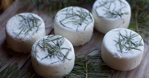 How to Make Natural Evergreen Bath Bombs – LearningHerbs #DIY #craft #bathroom