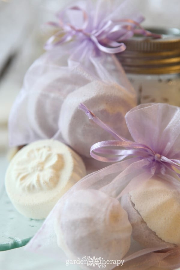 How to Make Bath Bombs the Easy Way #DIY #craft #bathroom