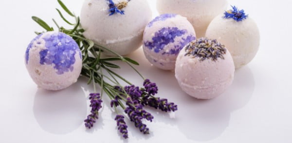 How to Make Bath Bombs: a DIY Recipe #DIY #craft #bathroom