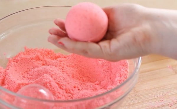 How To Make DIY Lush Bath Bombs #DIY #craft #bathroom