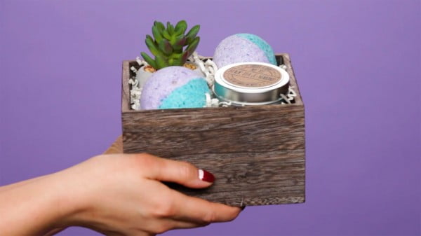 Give the Cure to Any Bad Day: DIY Bath Bombs #DIY #craft #bathroom