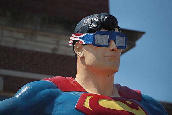 No Eclipse Glasses? View it With This DIY Pinhole Projector Instead #DIY #eclipse #glasses