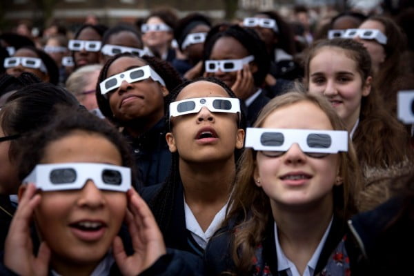 How To Watch The Eclipse If You Didn't Buy Eclipse Glasses #DIY #eclipse #glasses