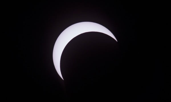 This Solar Eclipse Glasses DIY Will Help You In A Pinch #DIY #eclipse #glasses