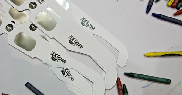 No Solar Eclipse Glasses? Here's How To Make A Pinhole Projector Instead #DIY #eclipse #glasses