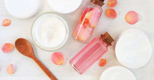 This DIY lip balm recipe is going viral and you need to try it #DIY #crafts #lipbalm