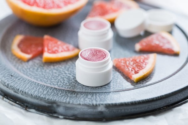 Homemade Pink Grapefruit Lip Balm #DIY #crafts #lipbalm