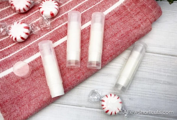 DIY Peppermint Lip Balm Recipe #DIY #crafts #lipbalm