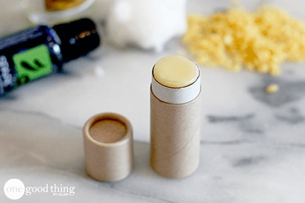 All-Natural DIY Lip Balm · Jillee #DIY #crafts #lipbalm