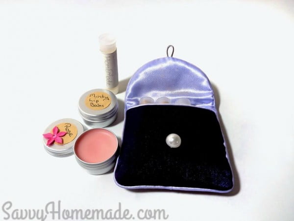 How To Make DIY Lip Balm, and use it everywhere! #DIY #crafts #lipbalm