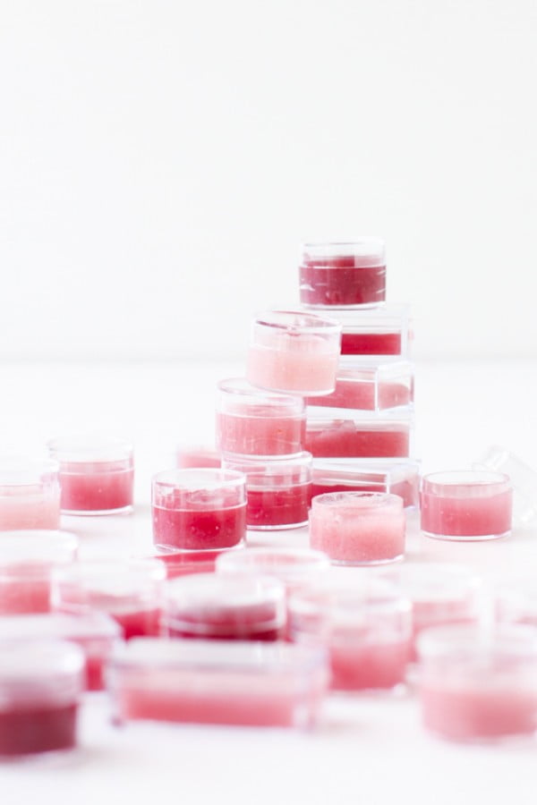 How to Make DIY Lip Balm with Just Two Ingredients #DIY #crafts #lipbalm