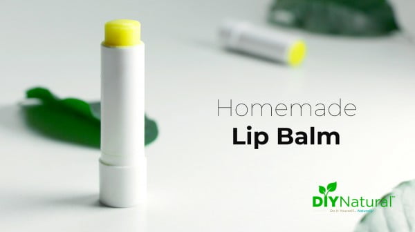 Homemade Lip Balm Recipe: A Simple Solution for All Natural Lip Care #DIY #crafts #lipbalm