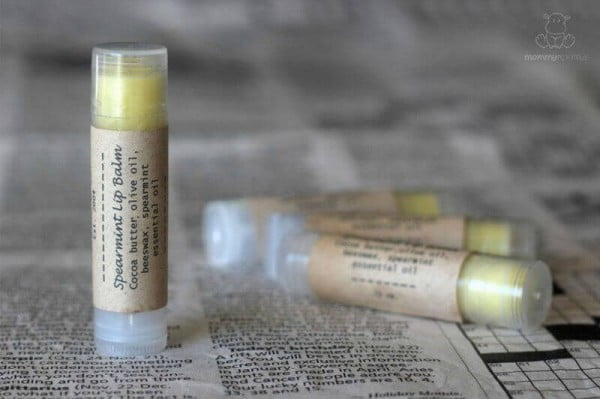 How To Make Natural Lip Balm #DIY #crafts #lipbalm