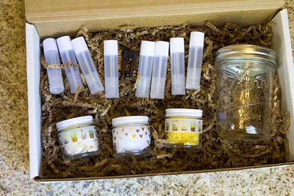 DIY Lip Balm {Never Buy Lip Balm Again!} #DIY #crafts #lipbalm