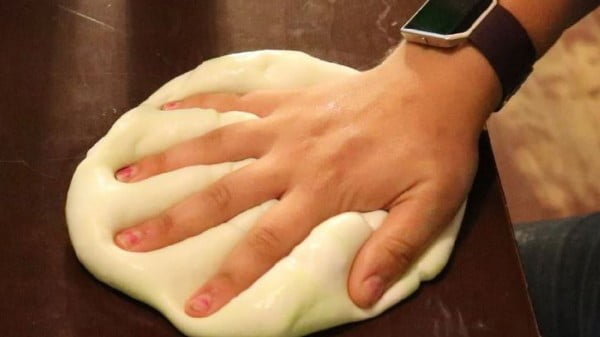 Have a good time with this borax-free DIY slime #DIY #craft #toys