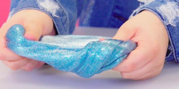 This Blue Glitter Slime Is So Easy to Make #DIY #craft #toys