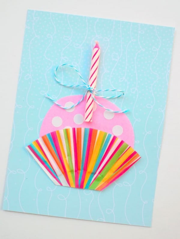 Cute Cupcake DIY Birthday Card (in Minutes) #DIY #crafts #birthday