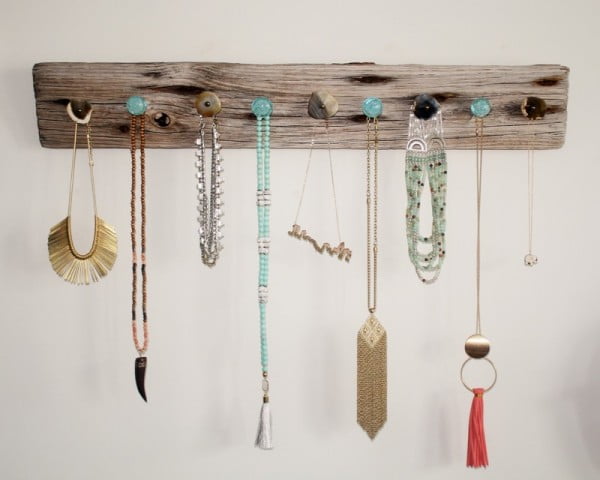 How to DIY a Necklace Hanger #DIY #crafts #jewelry #necklace