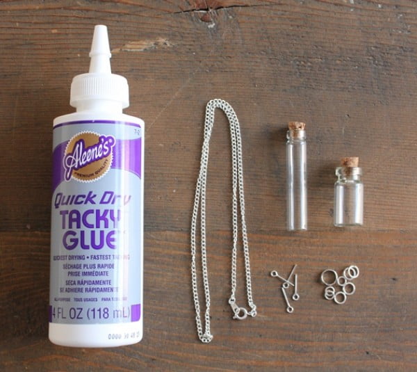 DIY Apothecary Bottle Necklace #DIY #crafts #jewelry #necklace