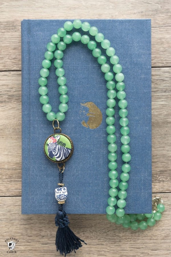 DIY Beaded Tassel Necklace Tutorial #DIY #crafts #jewelry #necklace