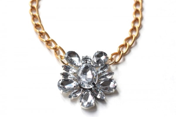 DIY Necklace Tutorial: Crystal Rhinestones #DIY #crafts #jewelry #necklace