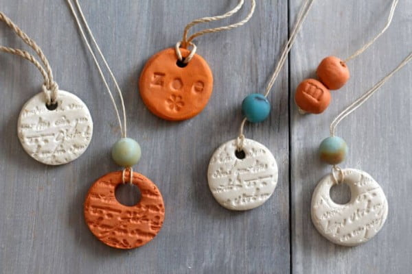 How To Make An Essential Oil Diffuser Necklace #DIY #crafts #jewelry #necklace
