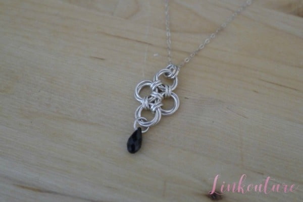 A beautiful and seriously easy DIY necklace tutorial #DIY #crafts #jewelry #necklace