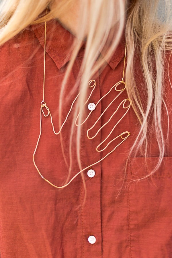 Gotta Hand it To You: How to Make a Wire Hand Necklace that You'll Never Want to Take Off #DIY #crafts #jewelry #necklace
