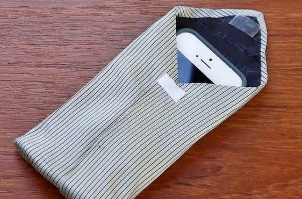 Upcycle an Old Tie and Sew a Cool DIY Phone Case #DIY #craft