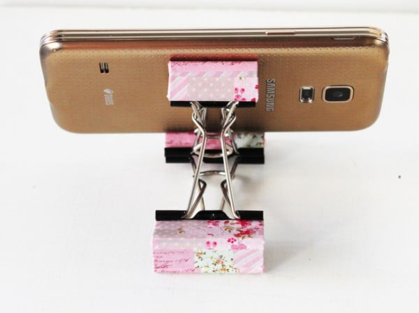 DIY smart phone stand with binders #DIY #crafts