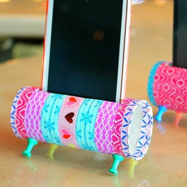 DIY Phone Stand with Toilet Paper Rolls #DIY #crafts