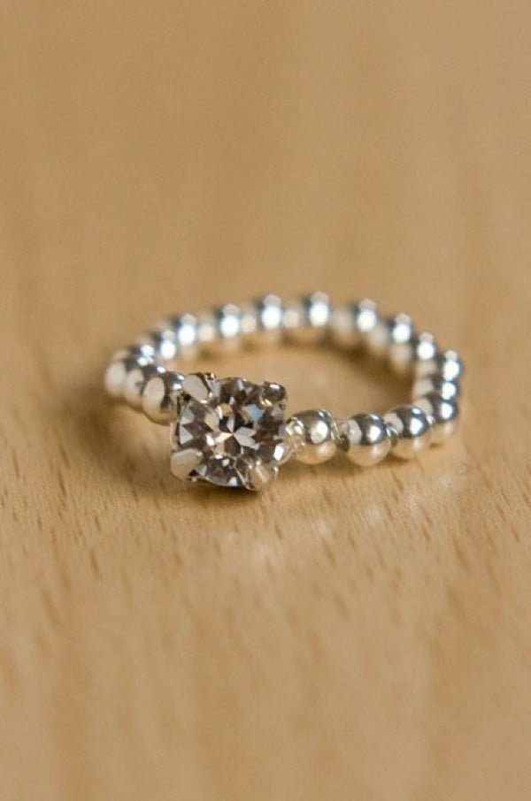 Easy Elastic Ring DIY #DIY #jewelry #ring #crafts
