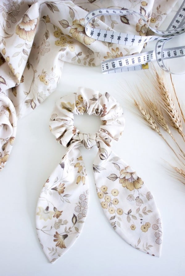 The DIY Bow Scrunchie #DIY #crafts #beauty #scrunchie #hairstyle #style