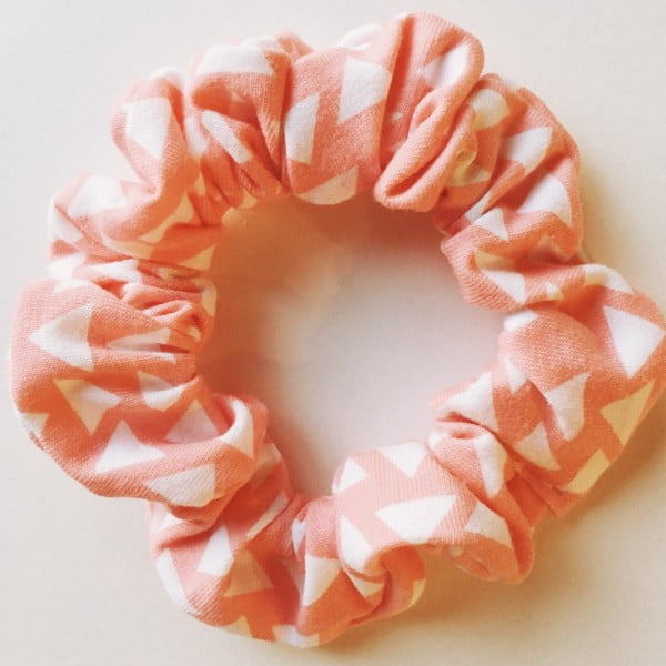 How to Make a Scrunchie #DIY #crafts #beauty #scrunchie #hairstyle #style