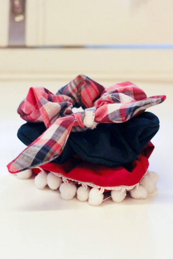DIY Tutorial: How to Make Your Own Scrunchies #DIY #crafts #beauty #scrunchie #hairstyle #style