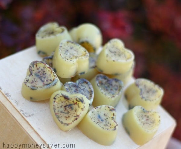 Honey Lavender Homemade Relaxing Bath Melts #DIY #crafts #beauty #bathroom