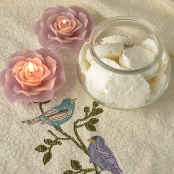 DIY aromatherapy shower bombs that'll turn every shower into a spa #DIY #crafts #beauty #bathroom
