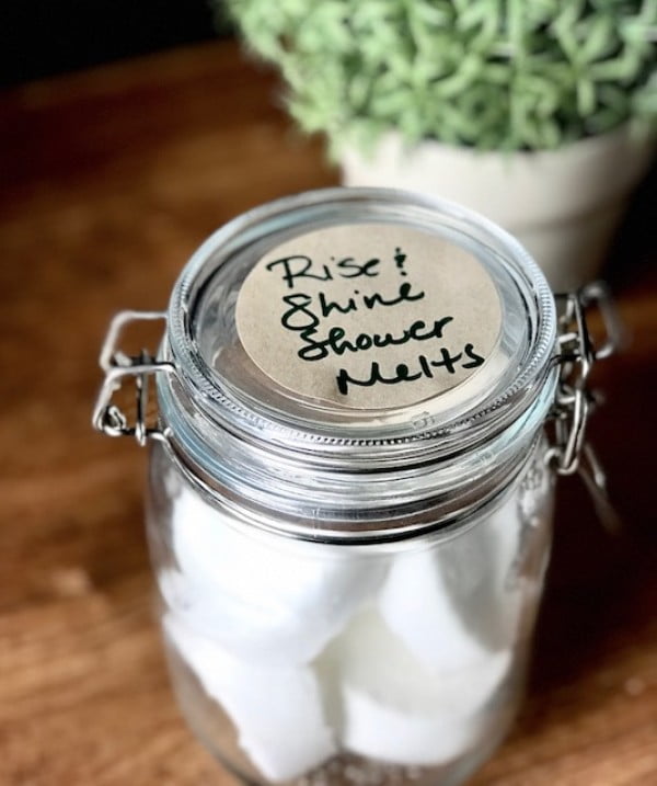 Make Your Own Rise & Shine Shower Tablets (with only 2 ingredients!) #DIY #crafts #beauty #bathroom