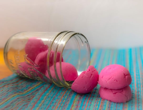 Homemade Vapor Rub Shower Melts- Easy DIY Vicks Shower Bombs #DIY #crafts #beauty #bathroom