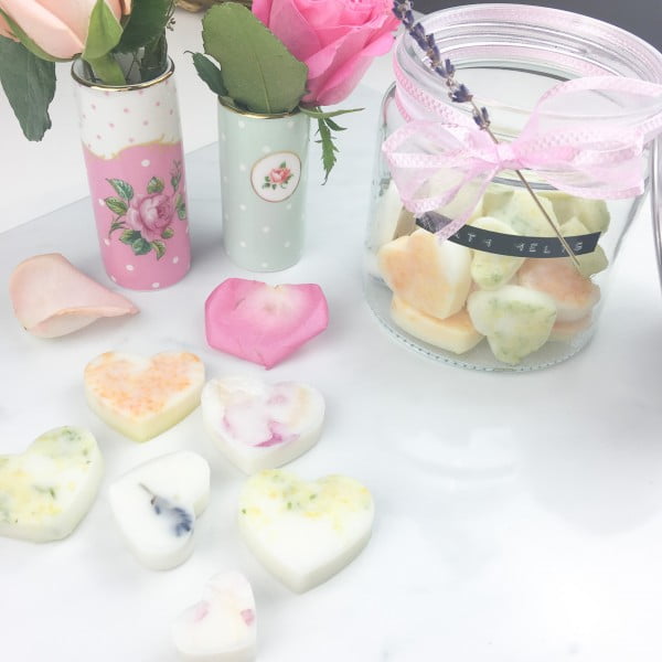 Homemade Coconut and Essential Oil Bath Melts #DIY #crafts #beauty #bathroom