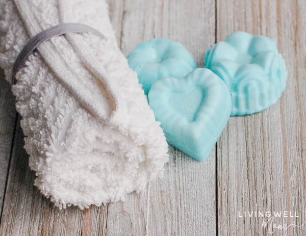 Easy DIY Peppermint & Lemon Essential Oil Shower Melts #DIY #crafts #beauty #bathroom