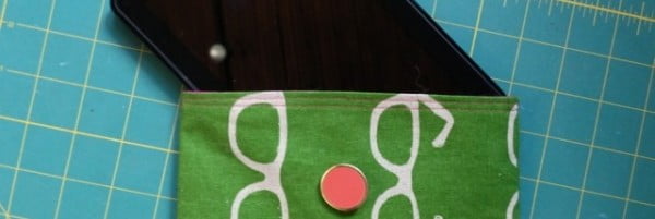 DIY: how to make your own (mini or jumbo) tablet sleeve #DIY #crafts