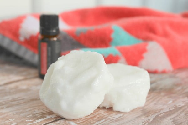 Homemade Toilet Bowl Cleansing Discs #DIY #bathroom #cleaning #fizzies #toiletbombs #crafts