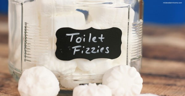How to Make Toilet Fizzies #DIY #bathroom #cleaning #fizzies #toiletbombs #crafts