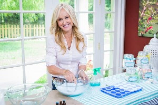 DIY Odor-Elliminating, Bowl Cleaning Toilet Bombs #DIY #bathroom #cleaning #fizzies #toiletbombs #crafts